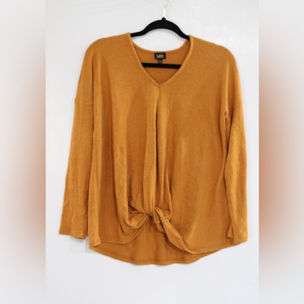 SOLD‼️Lee Long Sleeve Shirt Color: Mustard Yellow Size:L